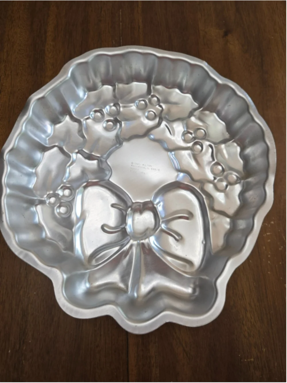 VTG 1980 Wilton Christmas Wreath Cake Pan Aluminum Mold Holiday Bow 502-1484